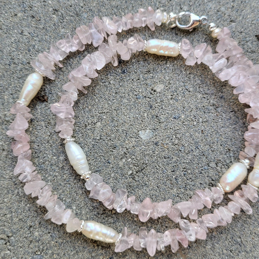 Kurze Halskette Rosenquarz und Perle