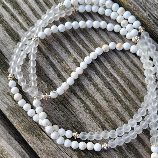 Lange Halskette Bergkristall / Howlith